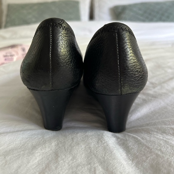 Tory Burch Sally Tumbled Leather Wedge Heel Sz 7 - Picture 5 of 6